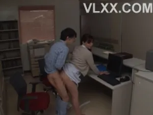 Cô gái bạch hổ lại trở về, tặng hoa cho mỹ nhân, bộ ngực đẹp nhất thì làm dáng. Mỗi buổi biểu diễn đều đông nghẹt người, và mọi người đều mong chờ màn trình diễn gợi tình của cô gái hư hỏng...