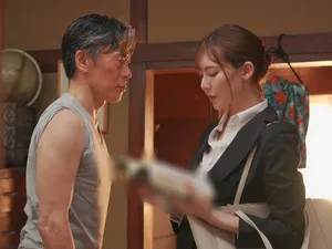 Hội chị em dâm đãng vắt kiệt tinh trùng của thanh niên trẻ