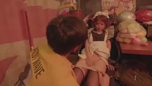 Anh xã về sớm mừng sinh nhật bà xã thì nhìn thấy Cô vợ chịch với trai lạ