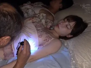 Người đẹp châu Á lần đầu thử với con cặc đen to