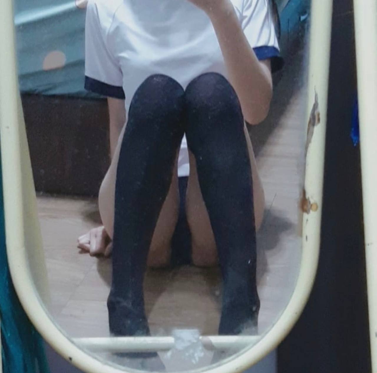 Em sinh viên dáng đẹp sáng đi học tối đi địt kiếm tiền